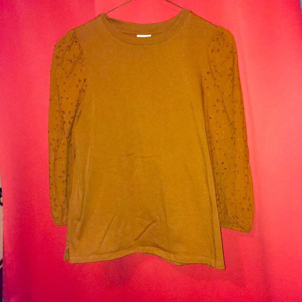Crop quarter sleeve top